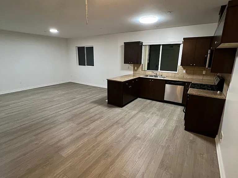 Yaya Laurel 1 Apartments — Photo 6