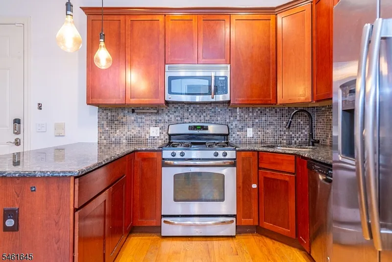 2 bed, 2.0 bath, $3,200 — Photo 2