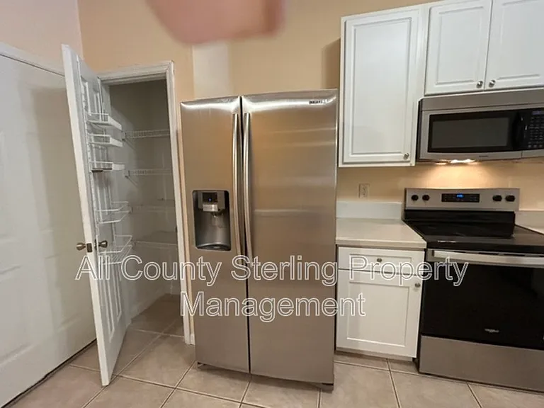 5052 Hawkstone Dr — Photo 9
