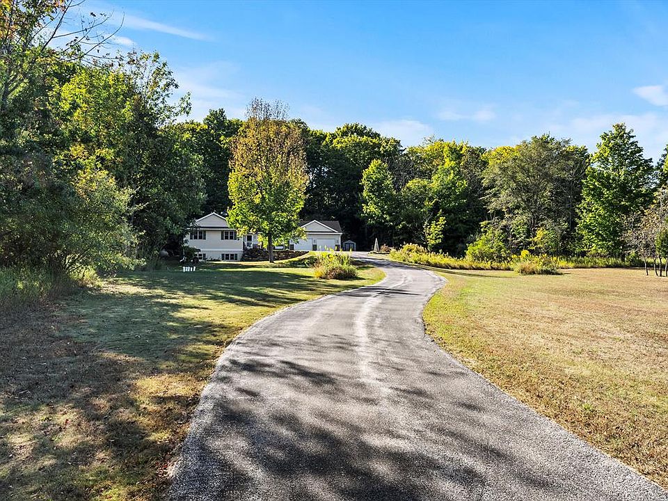 1st image of 10467 Country Ln