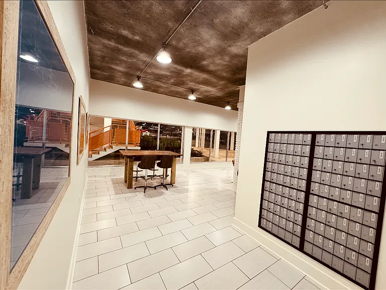 Admiral Apartments — Photo 13
