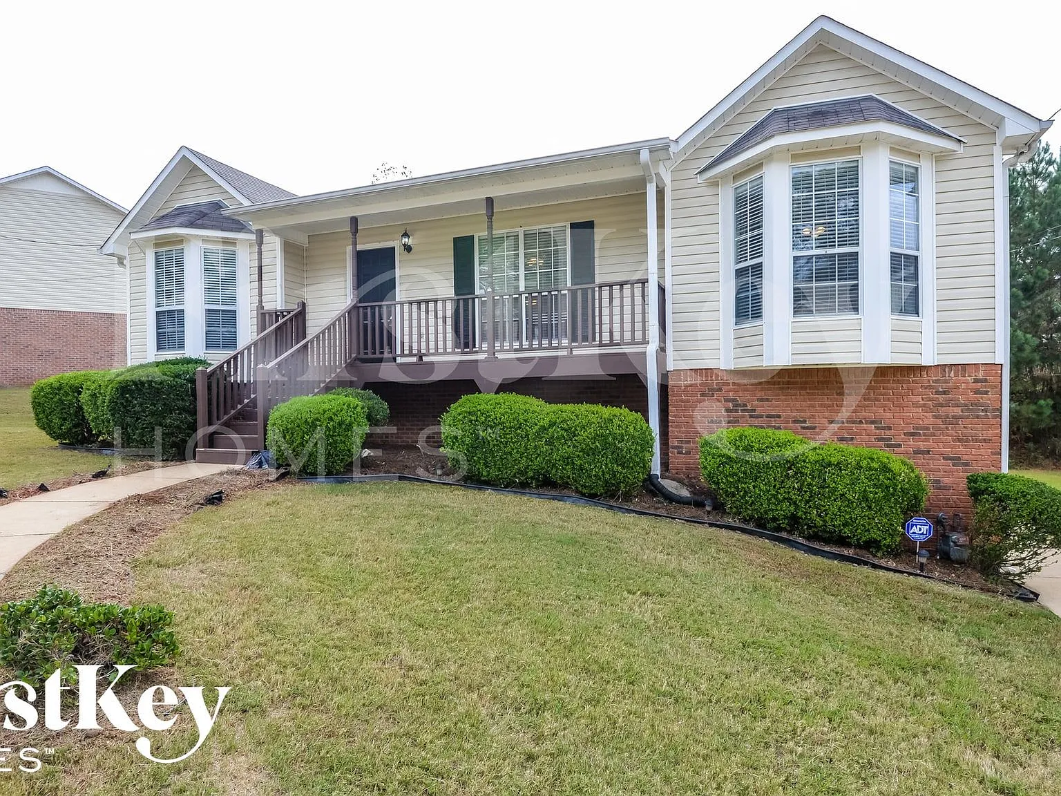 3 bed, 2.0 bath, 1154 sqft, $1,655 — Photo 2