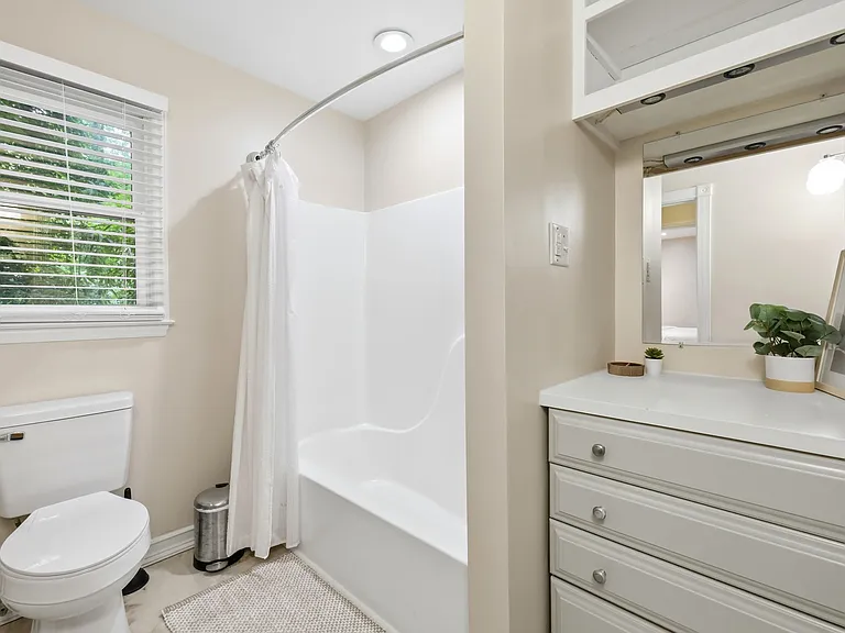 1502 Hollywood St — Photo 25