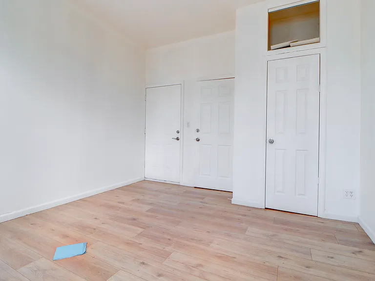 2020 Greene Ave #2R — Photo 7