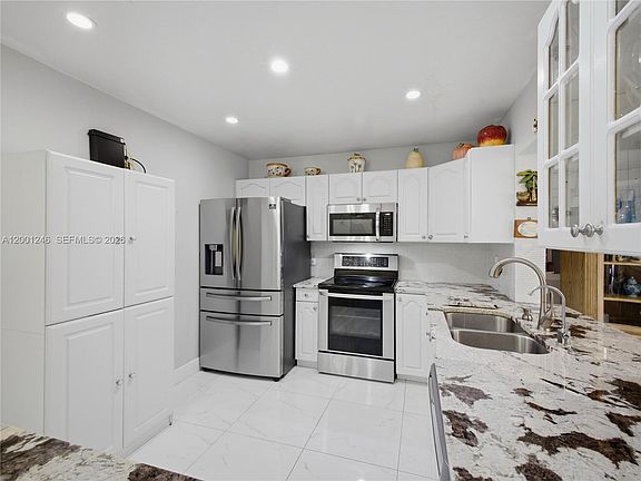 5th image of 1319 SW 74th Ave