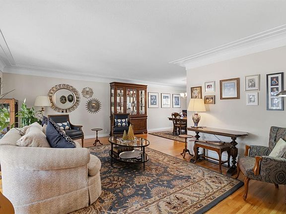 3rd image of 352 S Oakside Cir SW