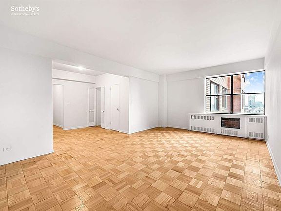 2nd image of 25 Sutton Pl S APT 20I