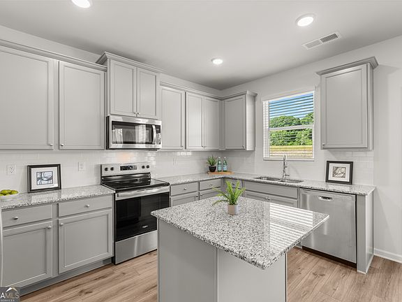 4th image of 107 Maplewood Ln #179
