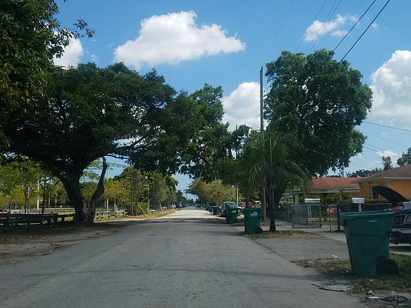 3rd image of 1927 NW 51st St