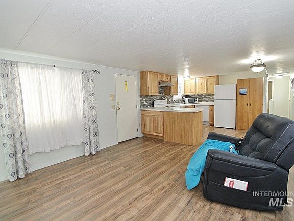 4th image of 2205 E Linden St Trlr 19