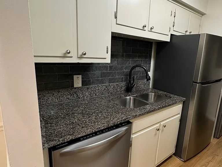 2905 Burch Ave #7 — Photo 12
