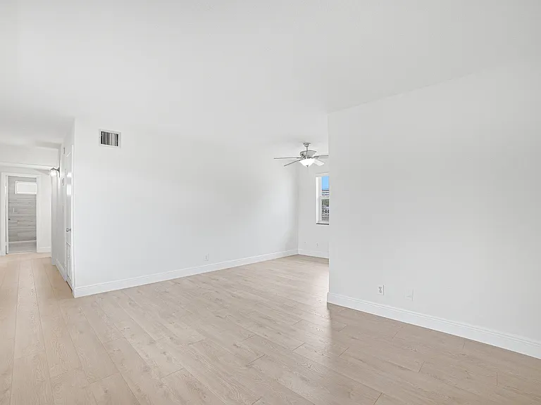 1649 SE 4th St #B-3 — Photo 6