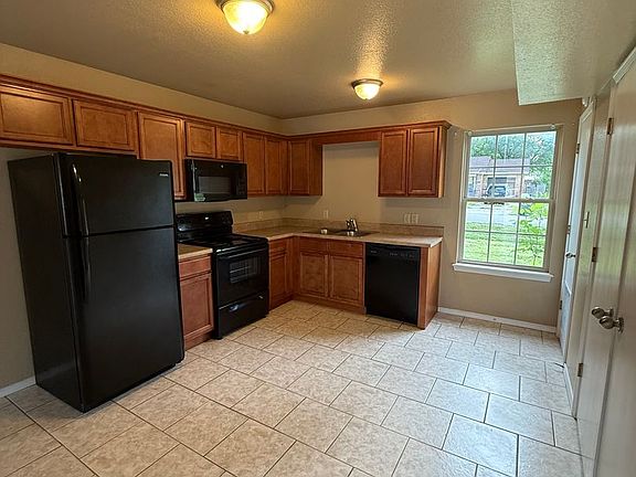 2nd image of 301 Plum St #Townhouse 3