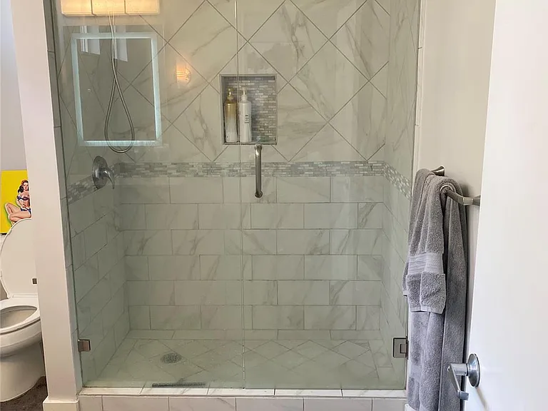 711 W 26th St #400 — Photo 11