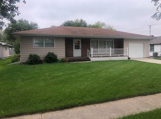 914 S 7th St, Albion, NE 68620