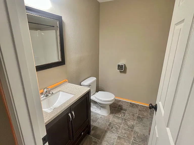 604 Harland Dr — Photo 21