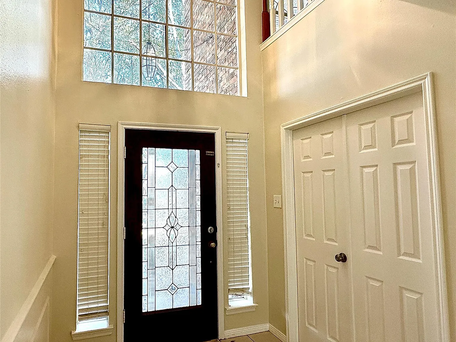 4 bed, 2.5 bath, 2748 sqft, $2,400 — Photo 3