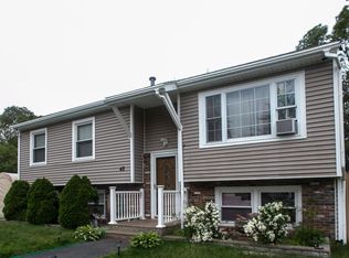 48 Roundhill Blvd, Wareham, MA 02571