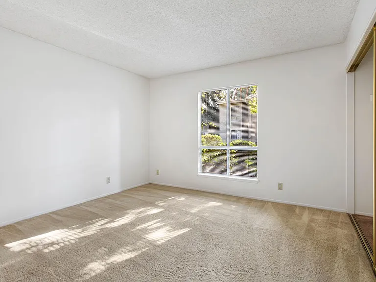 1130 E Alosta Ave — Photo 14