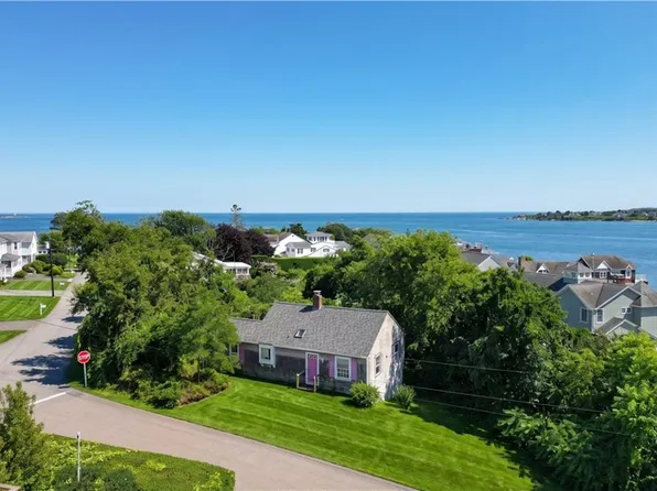 11 Namcook Rd, Narragansett, RI 02882