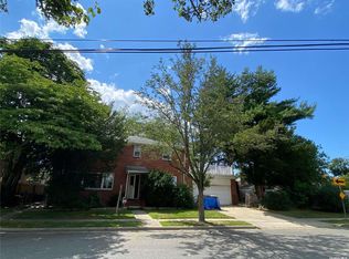 9 Richfield St, Plainview, NY 11803