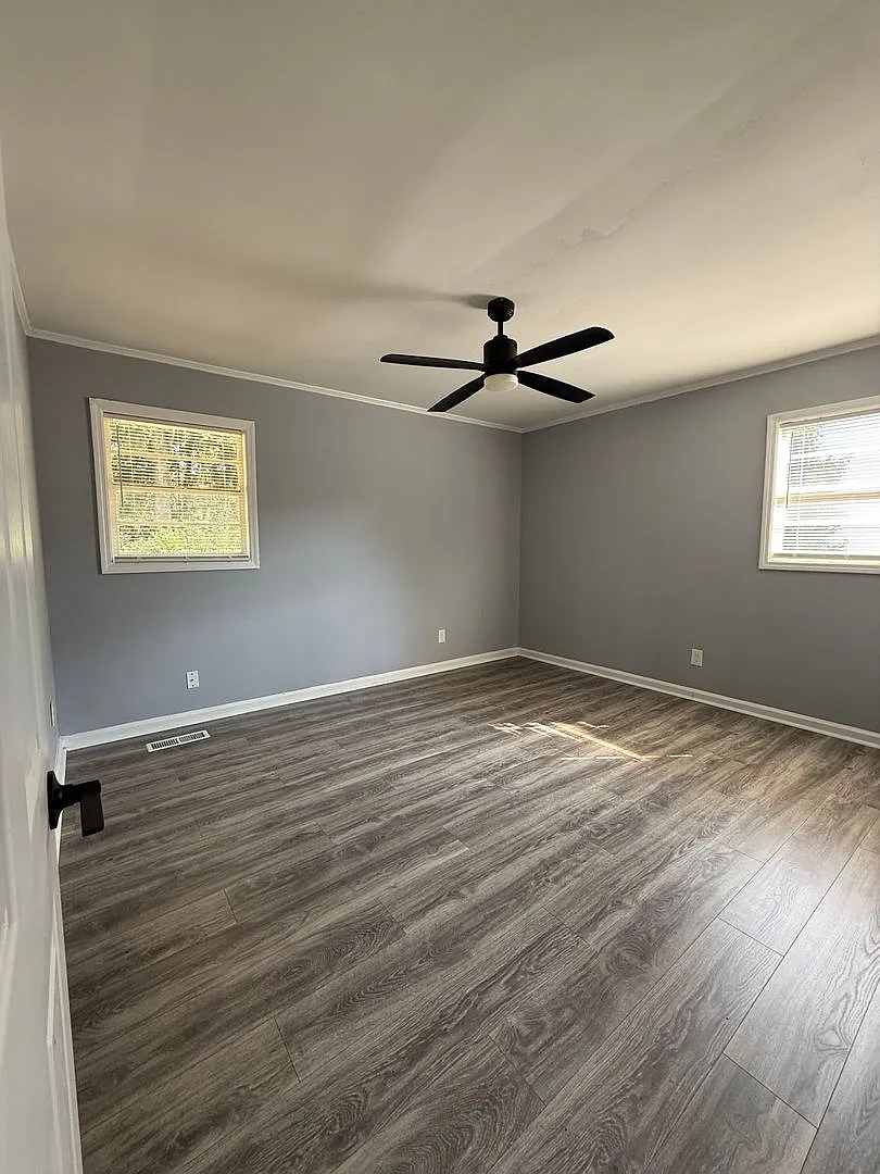 Newley Remodeled Duplex in Macon - housing voucher approved — Photo 4