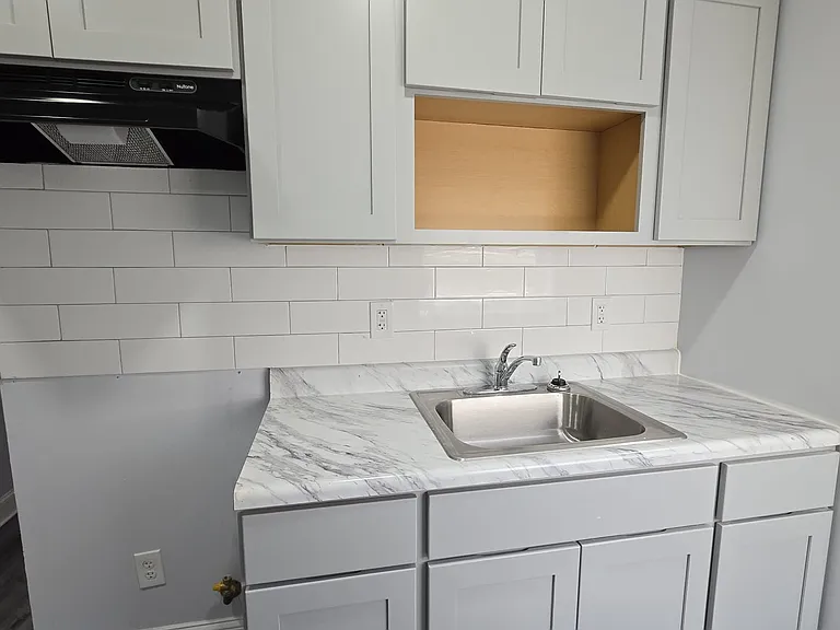 1722 1/2 W Juniata St — Photo 6