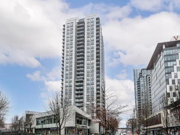 2979 Glen Dr #1103, Coquitlam, BC V3B 0B2