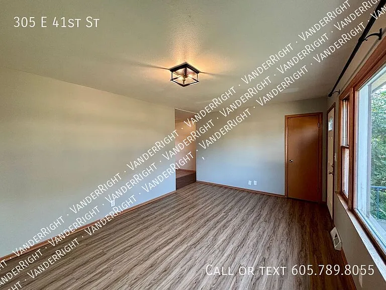 305 E 41st St — Photo 3