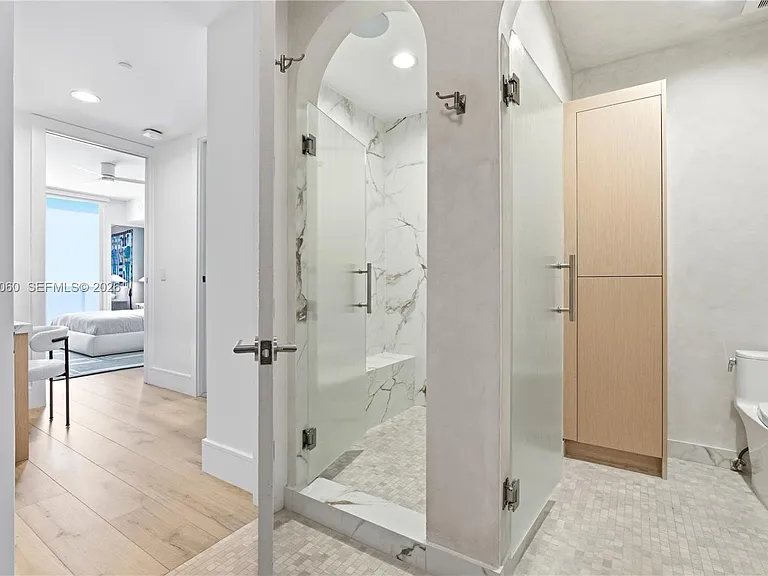 100 S Pointe Dr #1807 — Photo 12