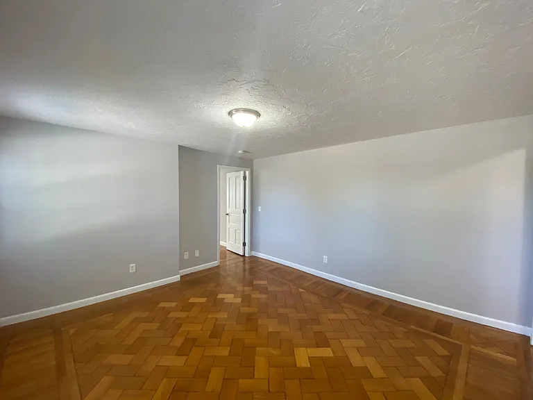 33 Chestnut St — Photo 9