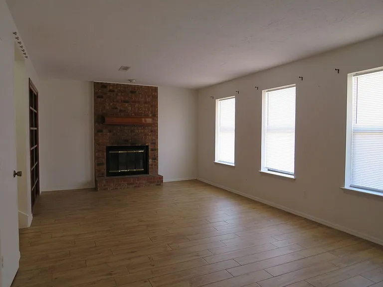 108 NE 48th St — Photo 7