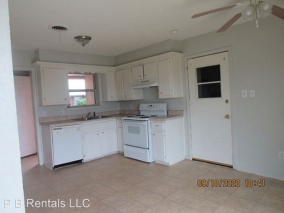2nd image of 4201 SW Summit Ave