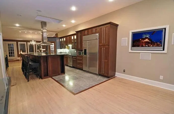 2655 Dupont Avenue S — Photo 2