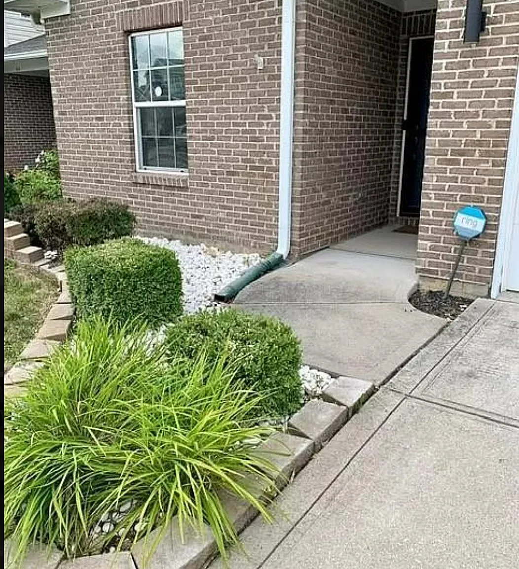 960 Baden Manor Dr — Photo 2