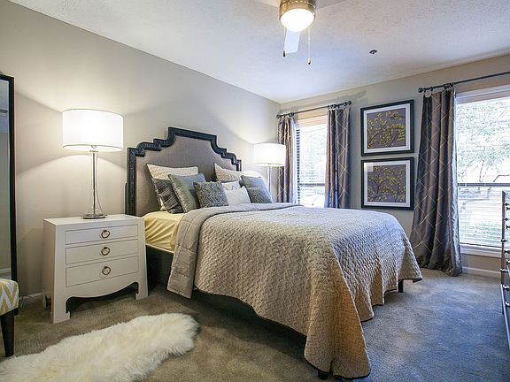 3rd image of 2085 Lake Park Dr #2045L