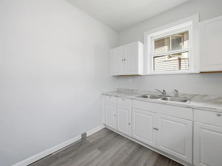 505 W Church St — Photo 11
