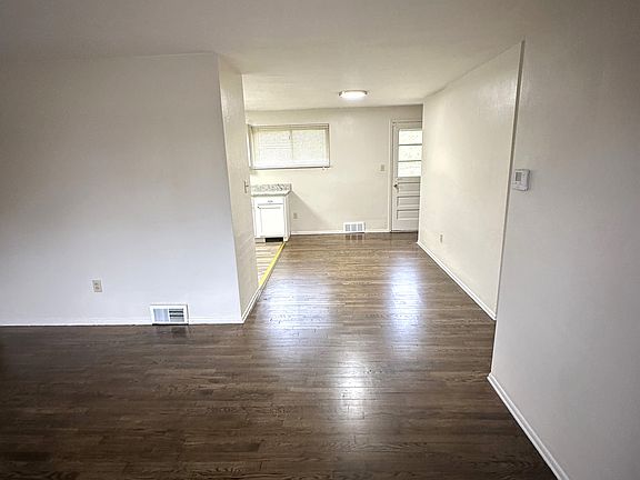 5th image of 217 College Park Dr