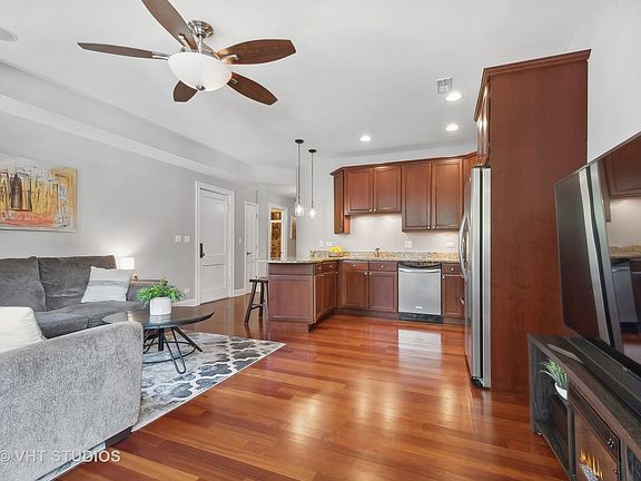 4th image of 3053 W Eastwood Ave APT 1W