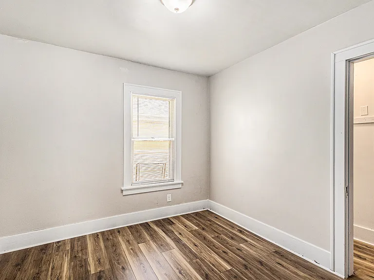 1089 Sophia St — Photo 12