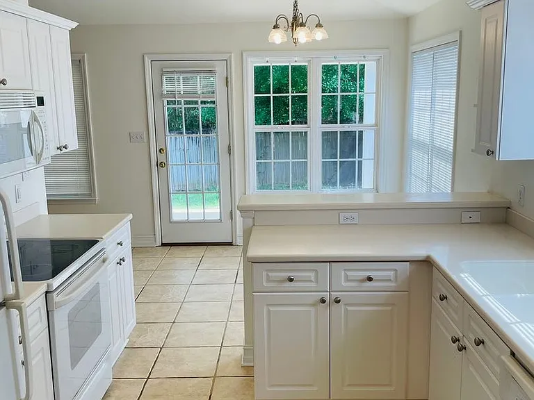 2031 Sunny Dale Dr — Photo 9