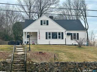 7 E Lake Rd, Trumbull, CT 06611