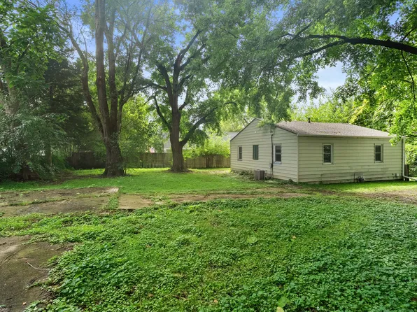 2825 E 37th St, Des Moines, IA 50317