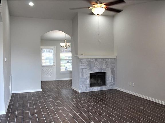 4th image of 2105 Highmont Dr