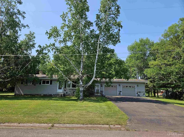 30 Tamarack St, Carp Lake Township, MI 49971