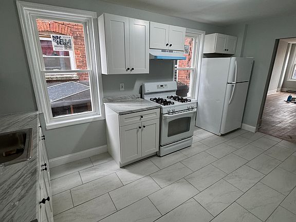 2nd image of 650 Lamberton St
