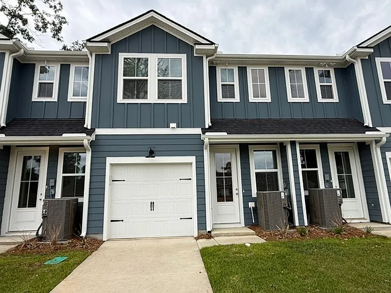 465 Martins Creek Blvd — Photo 2