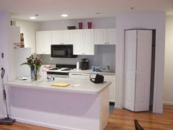 2nd image of 405 1st St APT 5