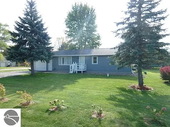 8220 E Pickard Rd, Mount Pleasant, MI 48858
