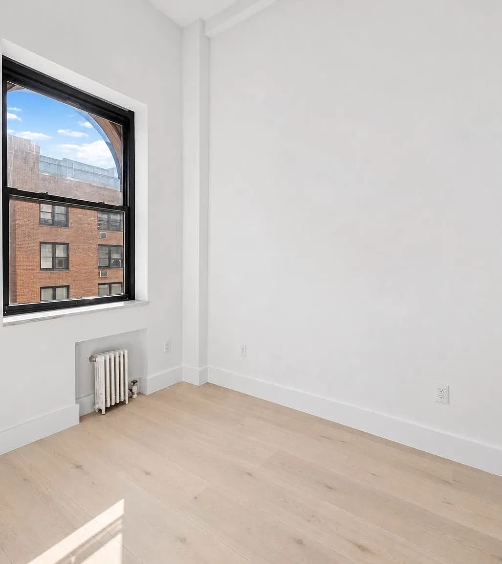 24 Saint Mark's Place — Photo 4